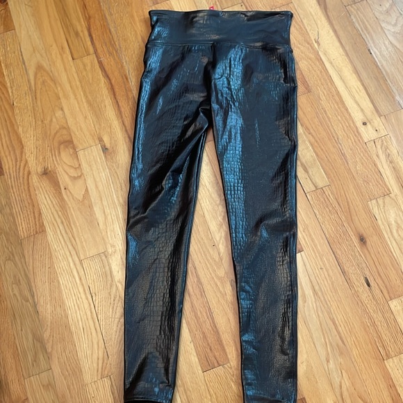 SPANX Faux Leather Croc Leggings. Size Large. EUC-Like New! Shiny Brown/Black - Picture 4 of 7